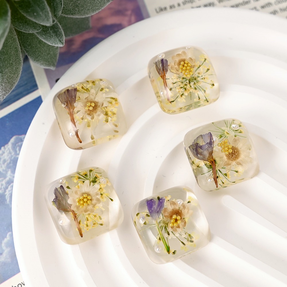 Dried Flower Bulk - Clear Dried Flower Dome Resin Buttons